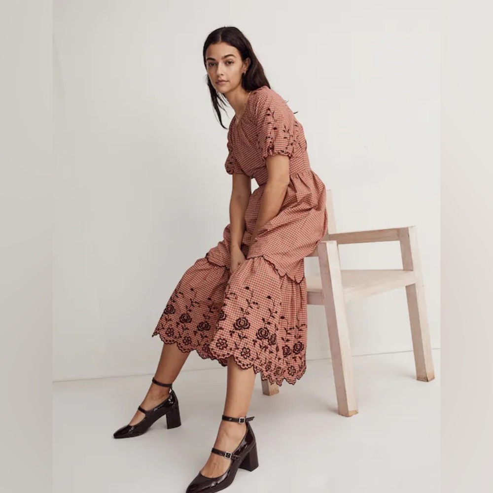 Madewell Embroidered Bubble-Sleeve‎ Midi Dress in Scarlet. - Picture 2 of 16